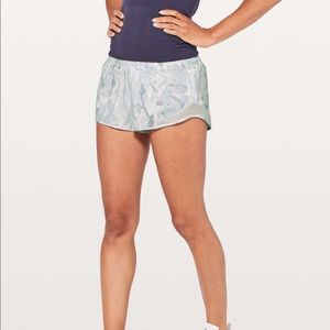 Lululemon Hotty Hot shorts White